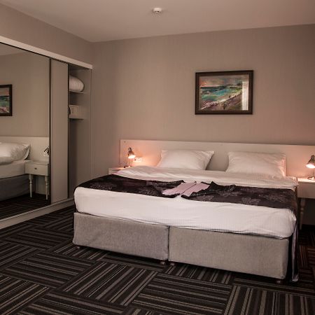 Hotel Zp Palace Тбилиси Екстериор снимка