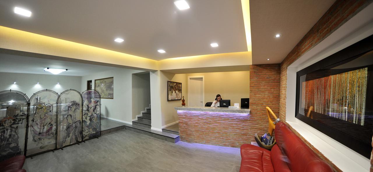 Hotel Zp Palace Тбилиси Екстериор снимка