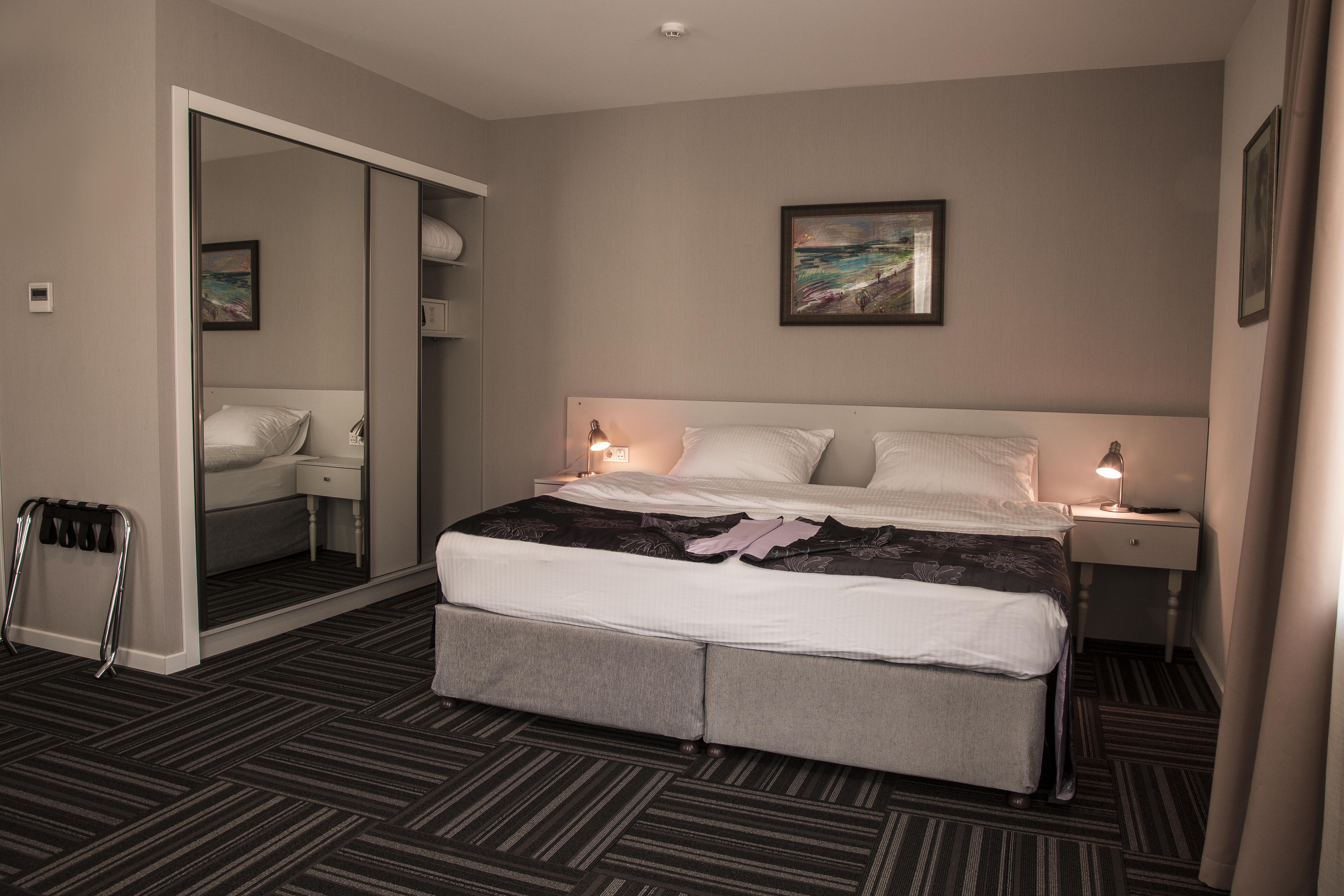 Hotel Zp Palace Тбилиси Екстериор снимка