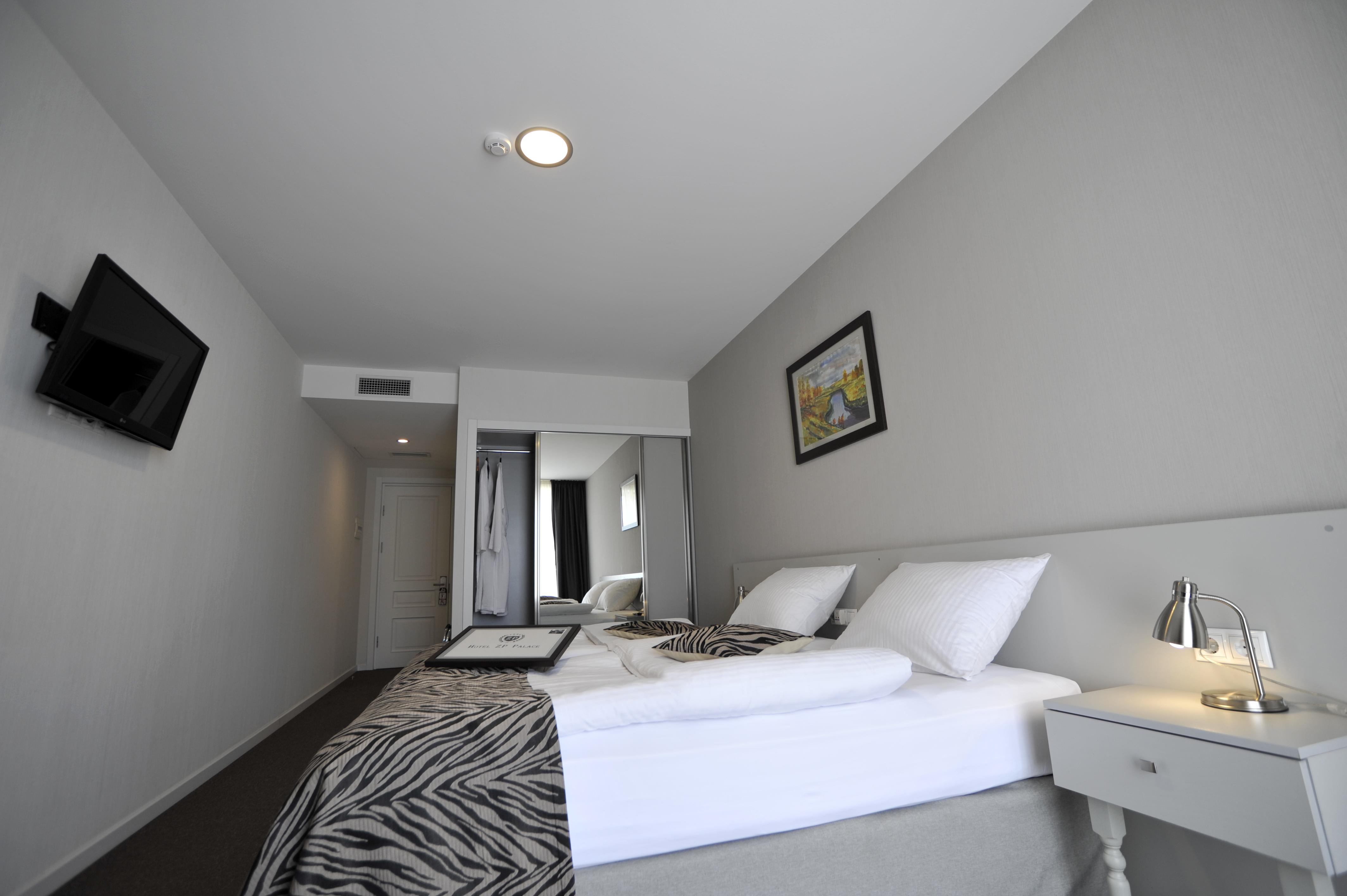Hotel Zp Palace Тбилиси Екстериор снимка