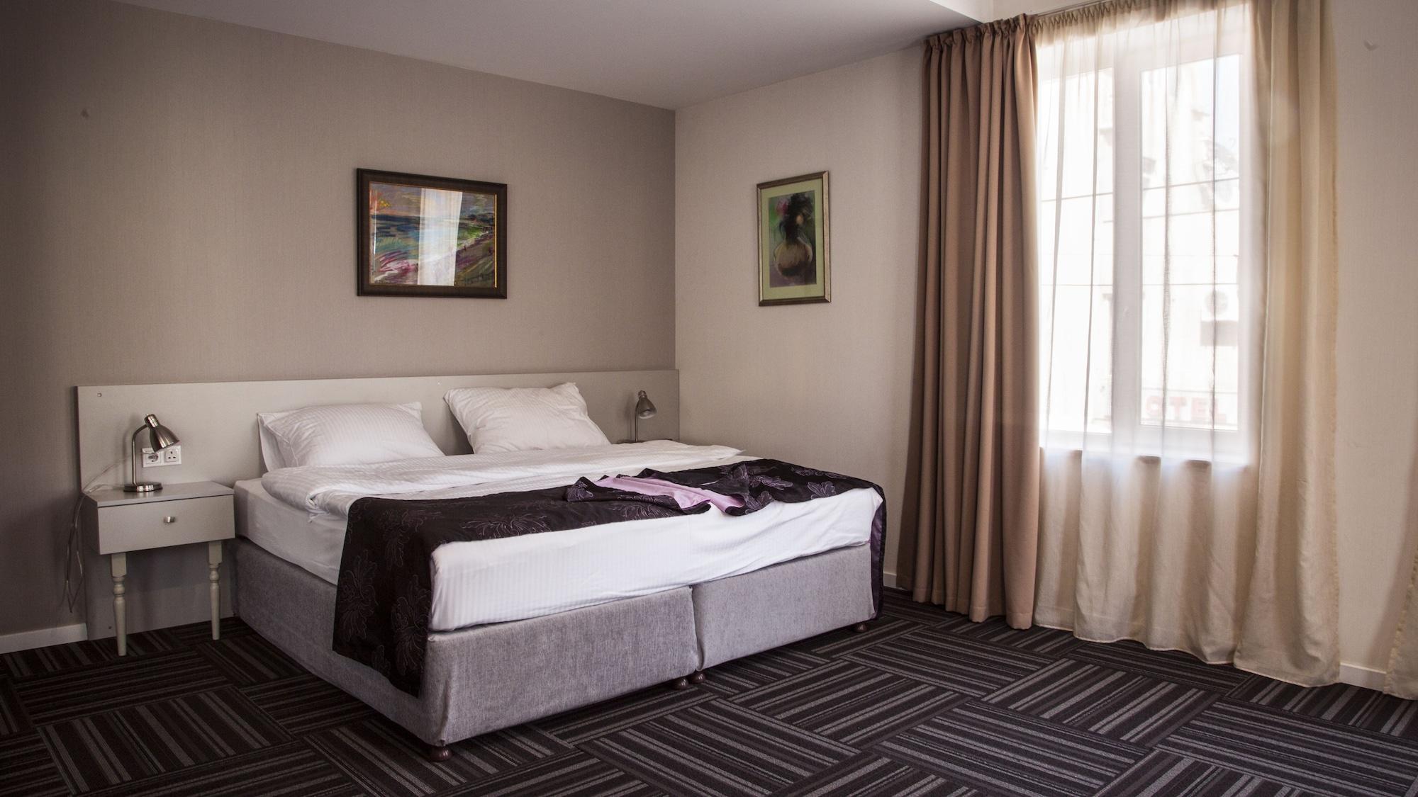 Hotel Zp Palace Тбилиси Екстериор снимка