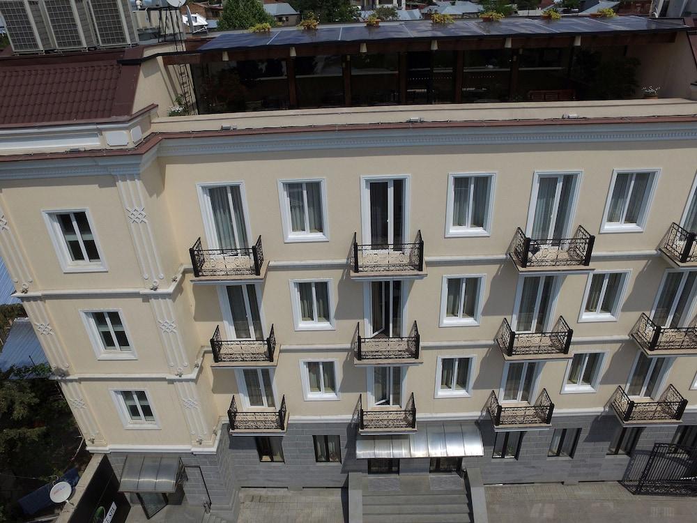 Hotel Zp Palace Тбилиси Екстериор снимка