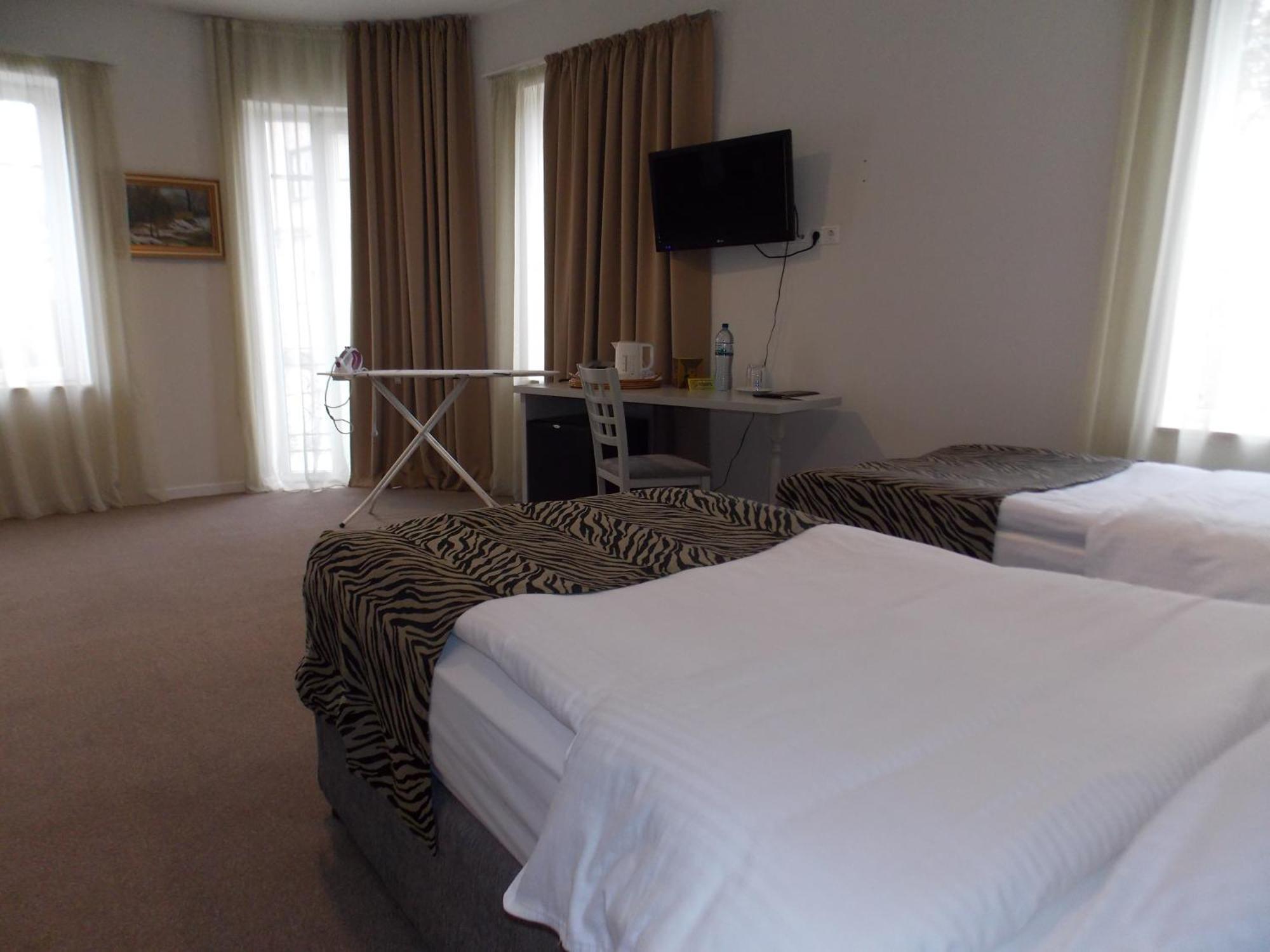 Hotel Zp Palace Тбилиси Стая снимка